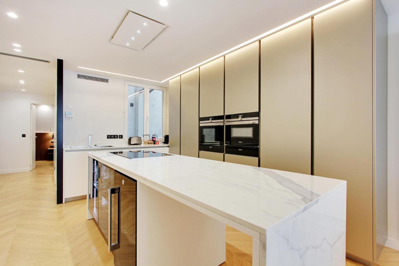 Stunning Apartment With View At The Very Heart Of Paris Exterior photo